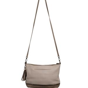 The Sak Sequoia Pebble Leather Clutch Crossbody Tan Purse Elegant Tassle Glamor